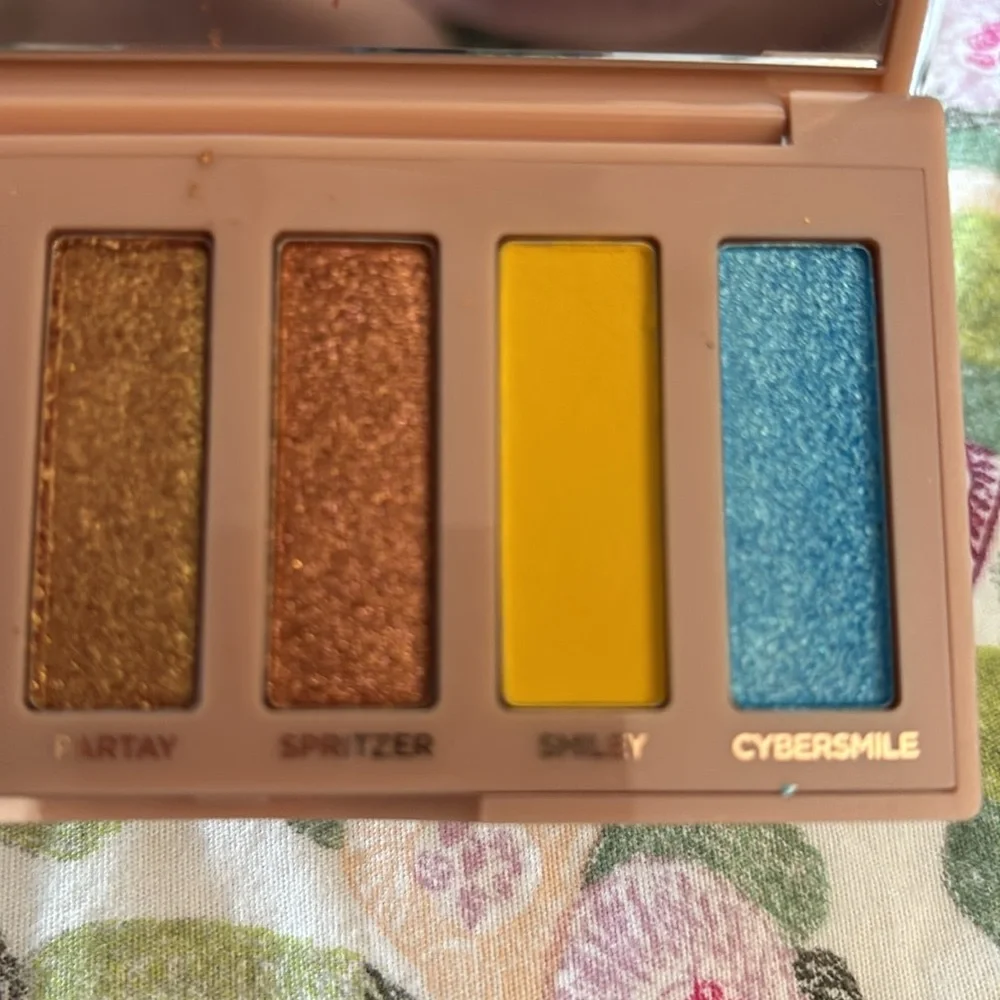 NIB Urban Decay Naked Smiley Mini Palette